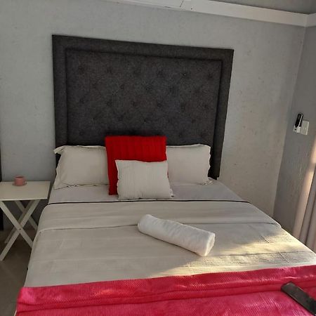 Nsuku Bed And Breakfast Thulamahashi Buitenkant foto